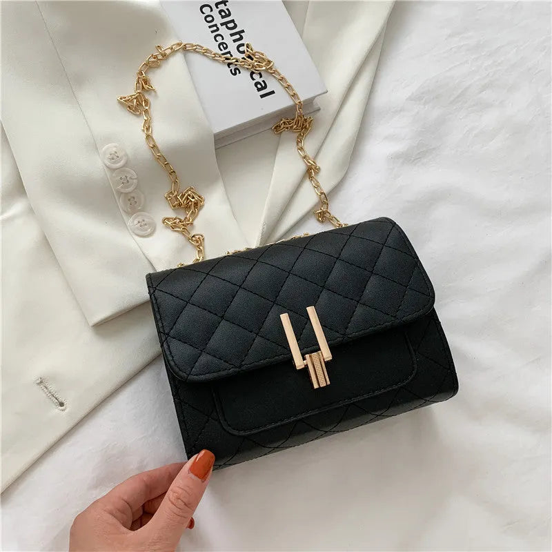 Women's crossbody bag with diamond lattice pattern and chain strap in black colour