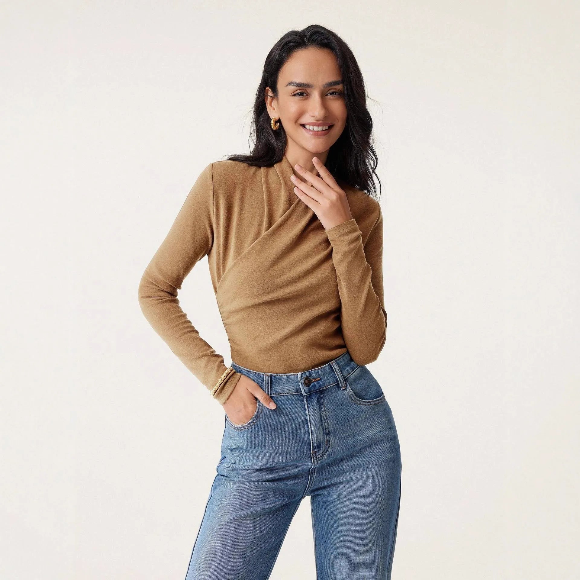 Camel-coloured women's slim fit pullover sweater with long sleeves.