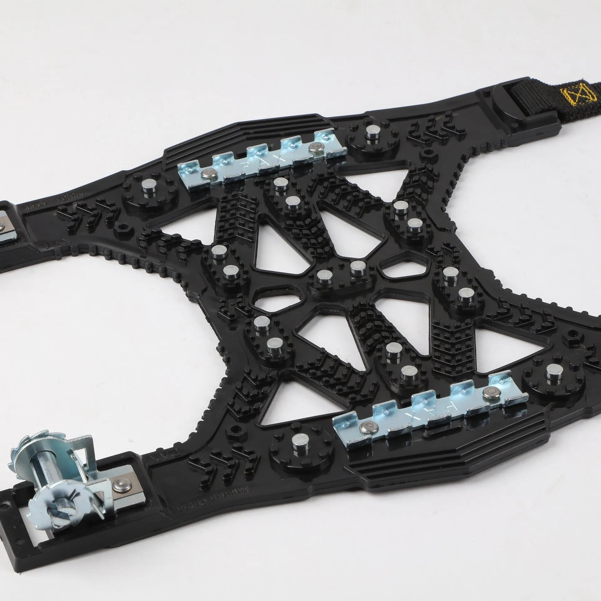 Universal car SUV snow chains set with steel plates, installation tools, snow shovel and gloves