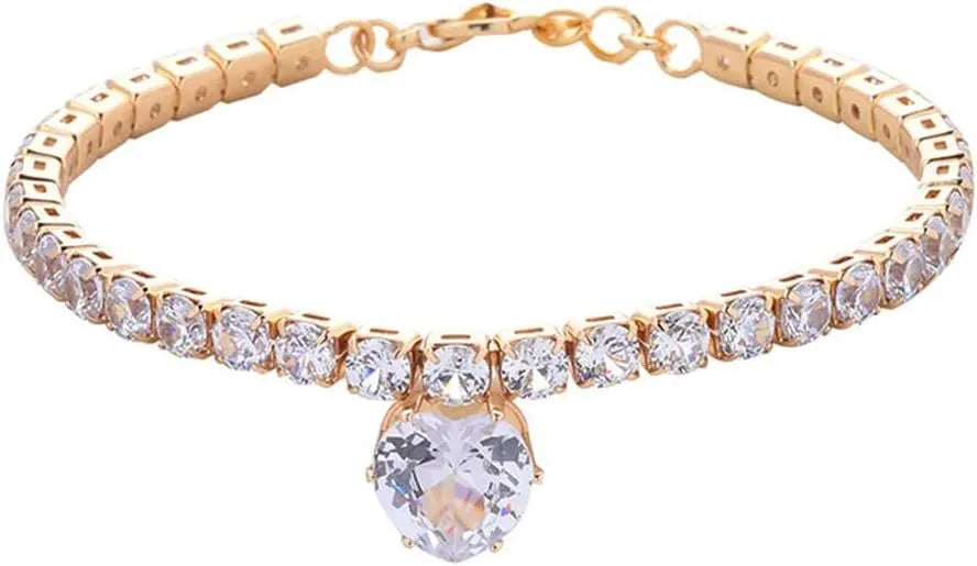 Heart-shaped rhinestone pet collar for cats and dogs in gold colour with adjustable sizing