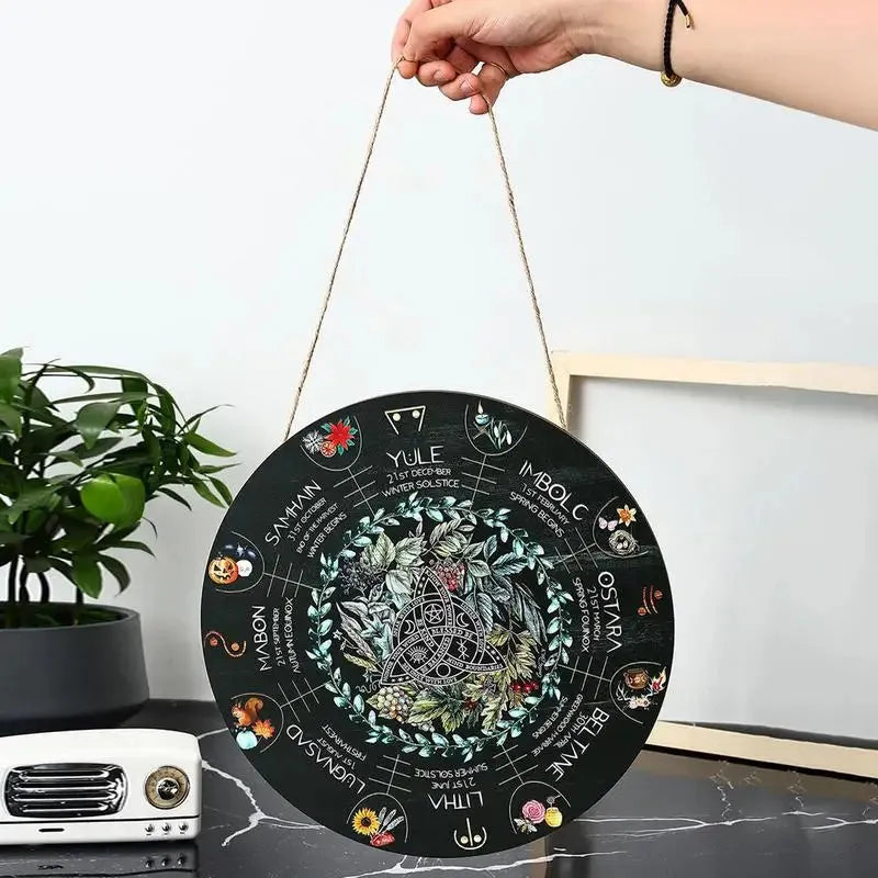 Large wooden decorative pendant with carved design, such as a black cat, rose, or owl, measuring 29.5 cm in diameter.