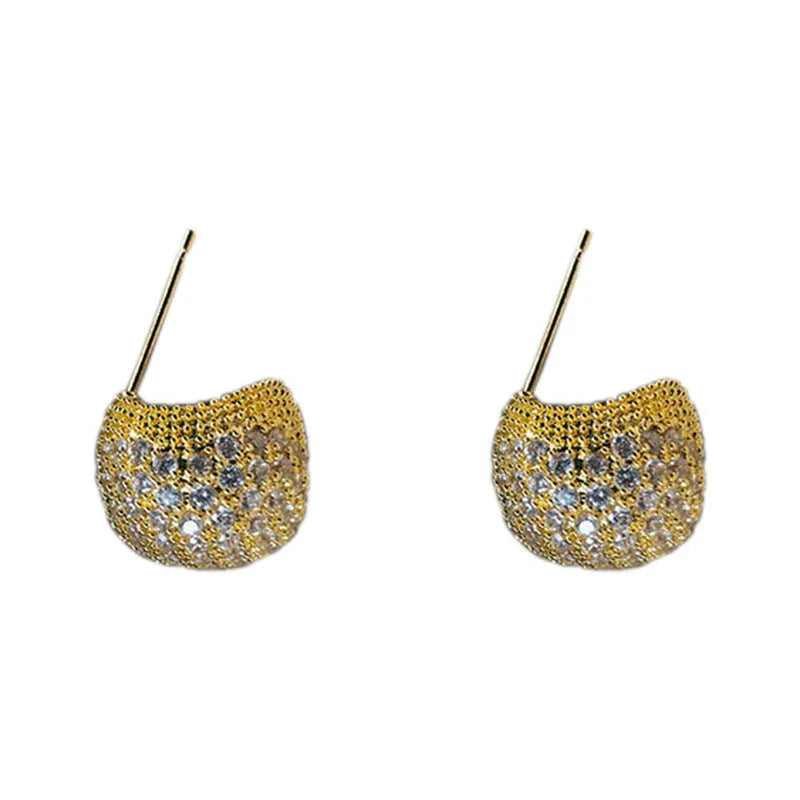 Geometric drop-shaped golden beans and diamond ear clips in gold and white colour options