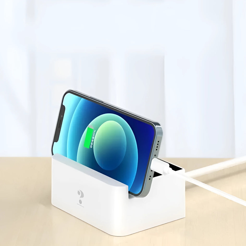 White USB multi-port charger for tablets and smartphones with EU UK US adapters, PC+ABS flame retardant material