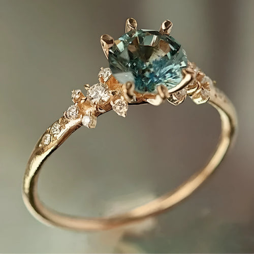 Gold-coloured geometric claw fashion ring with micro-inlaid zircon stone on a hand.