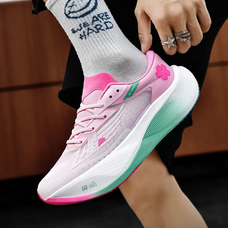 Adult low top lace-up sneaker with racing carbon plate, natural rubber sole, and PU mesh upper in Glacier colour.