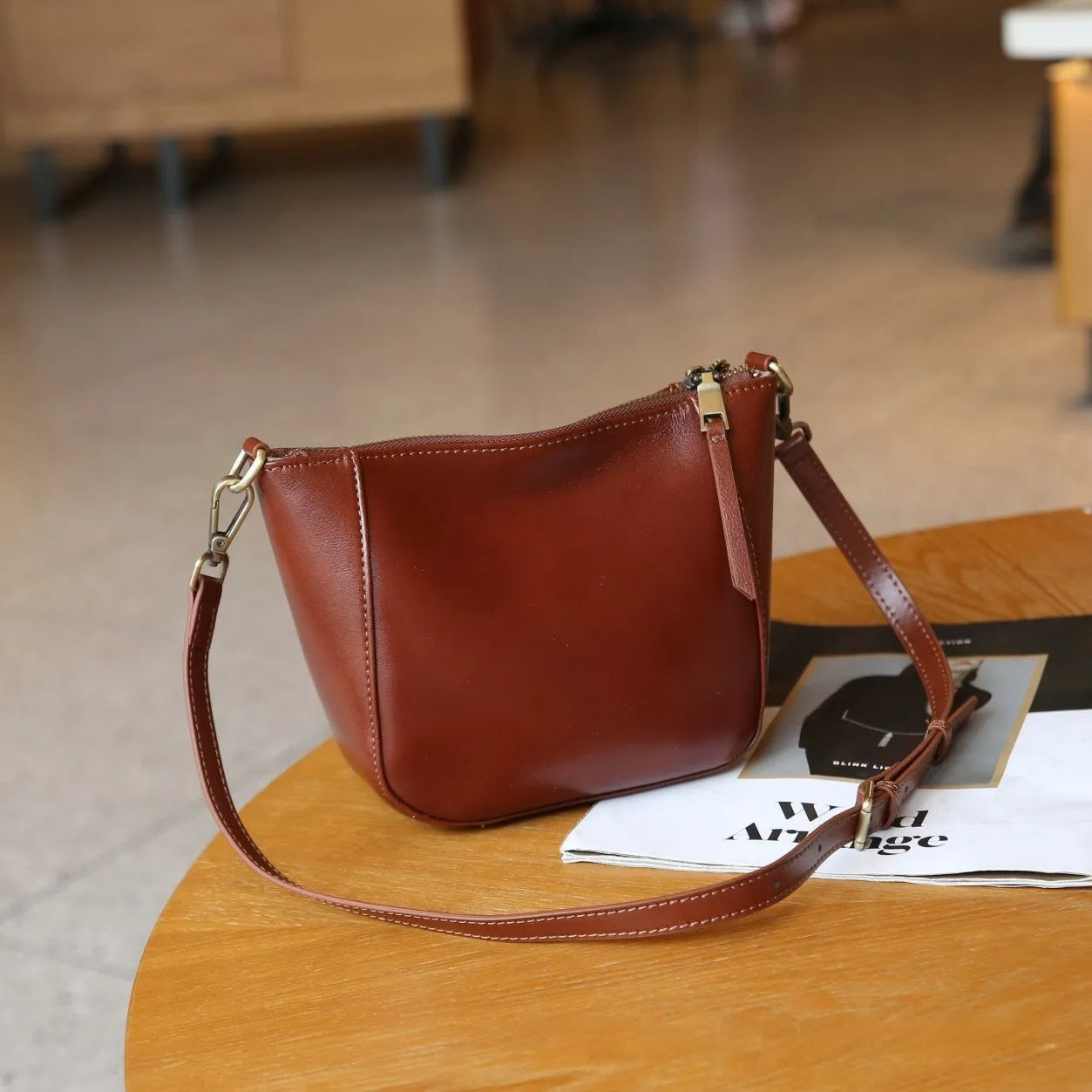 Ladies' top-grain leather handbag in vertical square shape with single strap, 18cm tall, in milk apricot colour