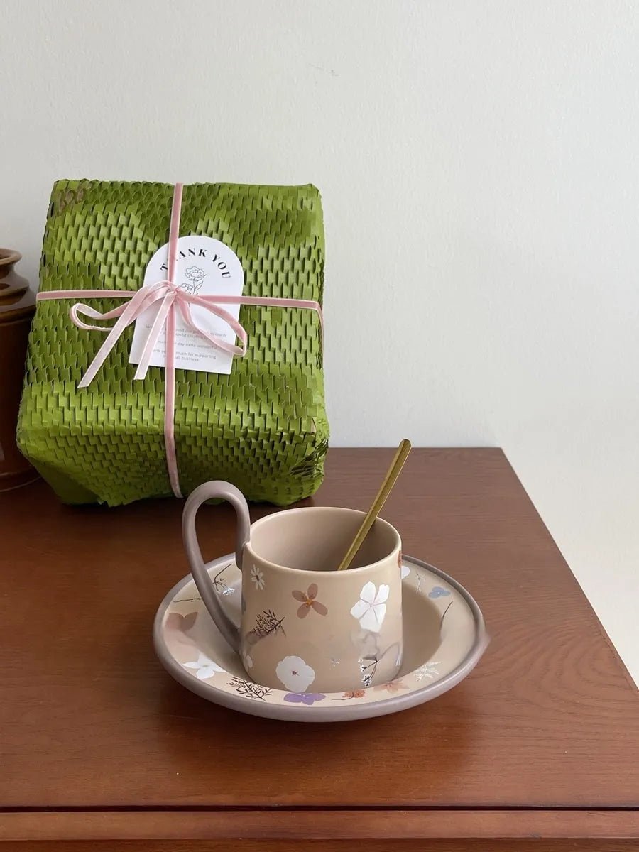 Chinese style Lily Wild Series ceramic cup set with plate, round bead or petal shape, pottery construction, straight drink lid