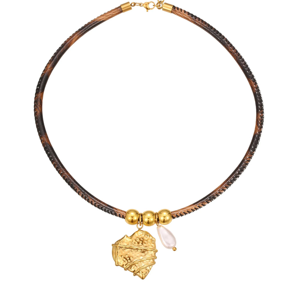 Geometric leopard pendant necklace in 18K gold electroplated stainless steel with adjustable chain