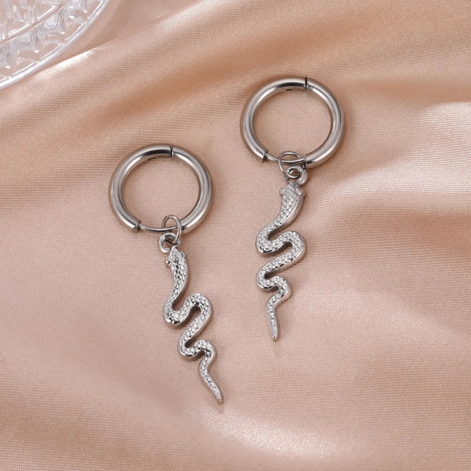 Snake-shaped vintage clip earrings in gold and steel colours