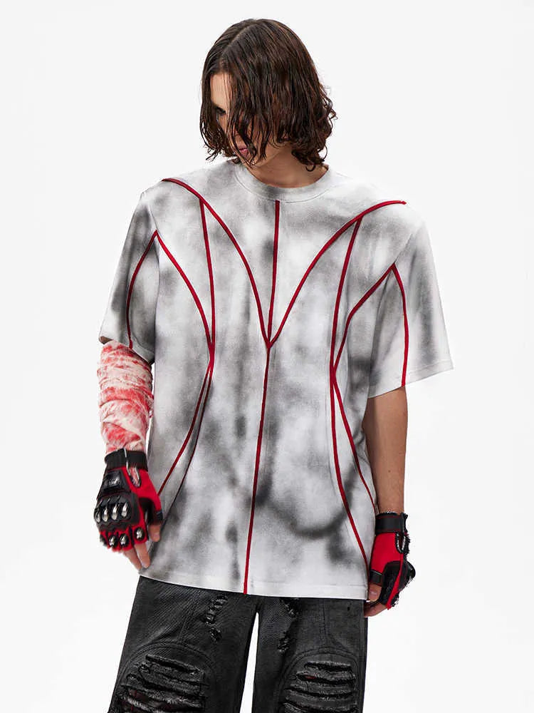 Padded shoulder cotton t-shirt with three-dimensional line patchwork design and round neck