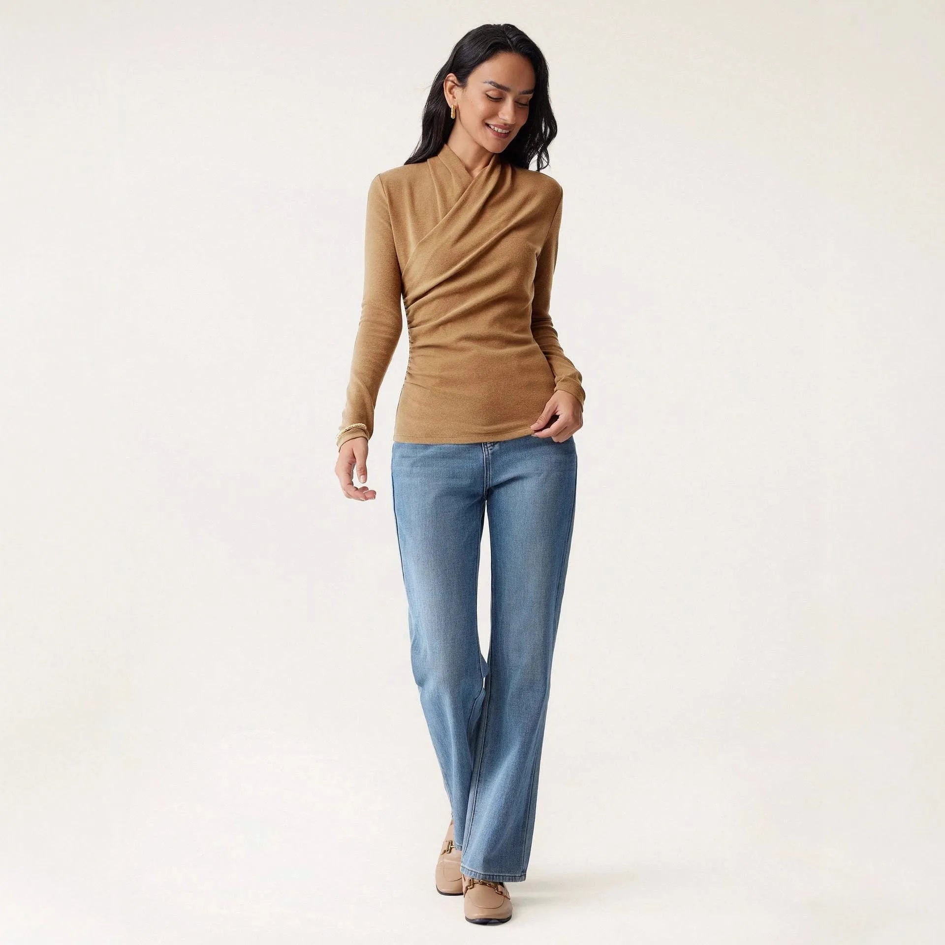 Camel-coloured women's slim fit pullover sweater with long sleeves.