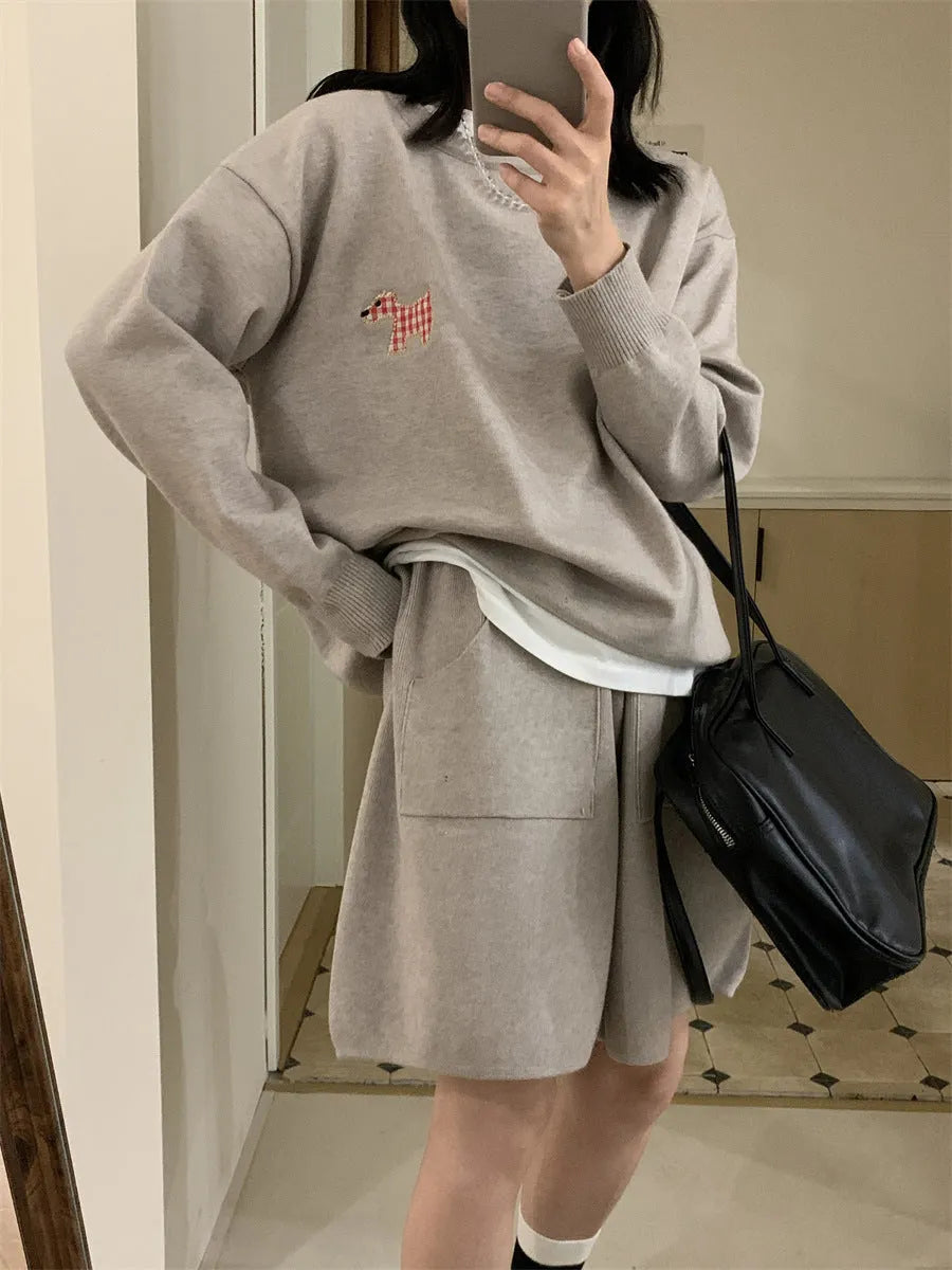 Women's knitted sweater and shorts suit in imitation cashmere fabric with embroidery detail
