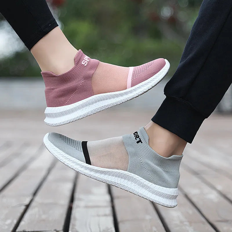 Breathable low-top Flyknit sock shoes in multiple colours with lace-up closure and round toe.