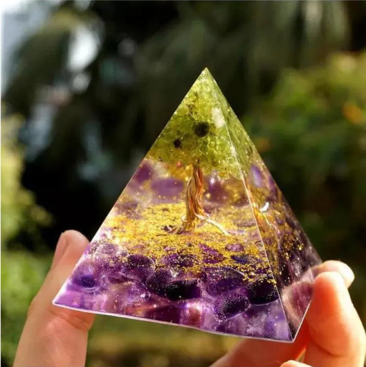 A clear 6cm tall epoxy resin pyramid hanging ornament for displaying crystals.