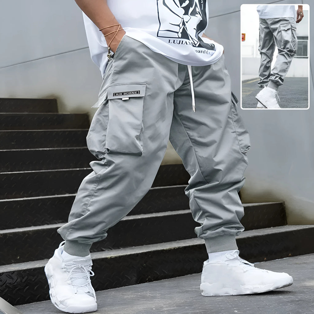 Men's multi-pocket cargo pants in polyester, loose fit, mid waist, drawstring, nine colours, sizes S to 3XL.