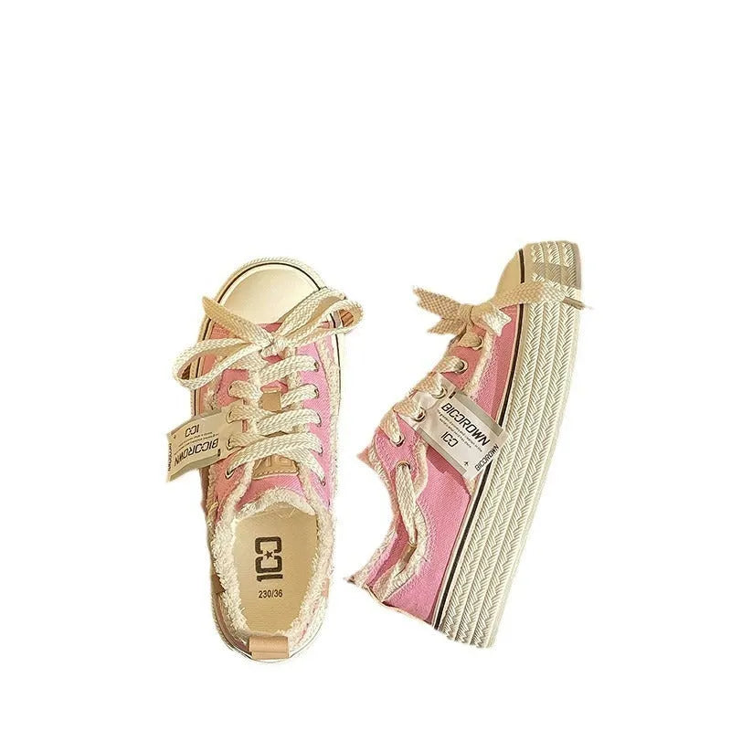 Women's low-top canvas shoes in beige, with rubber sole and flat heel
