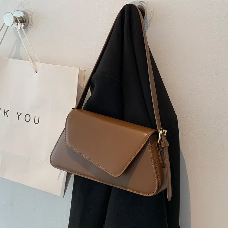 Niche small square PU messenger bag one-shoulder commuting leisure khaki colour 26x11x5cm