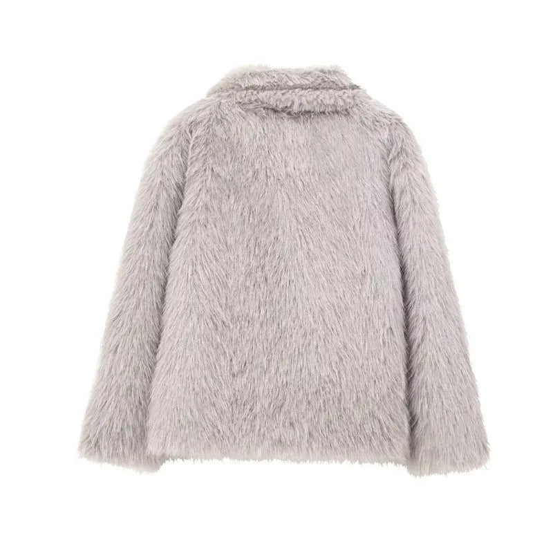 Women's solid color faux fur jacket with lapel collar and long sleeves in beige