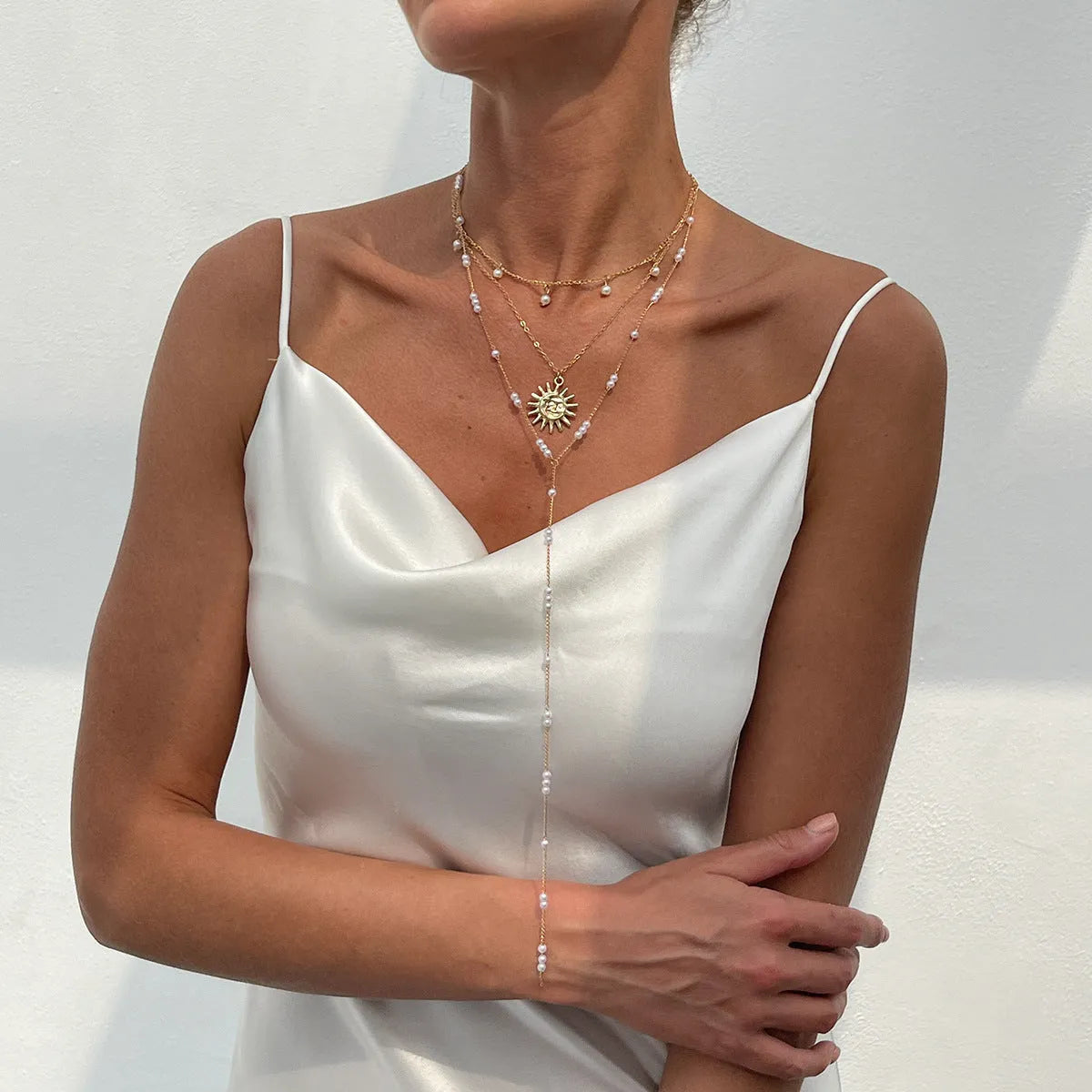 Long Y-shaped twin necklace with tassel pendant in gold electroplated alloy with imitation pearl chain