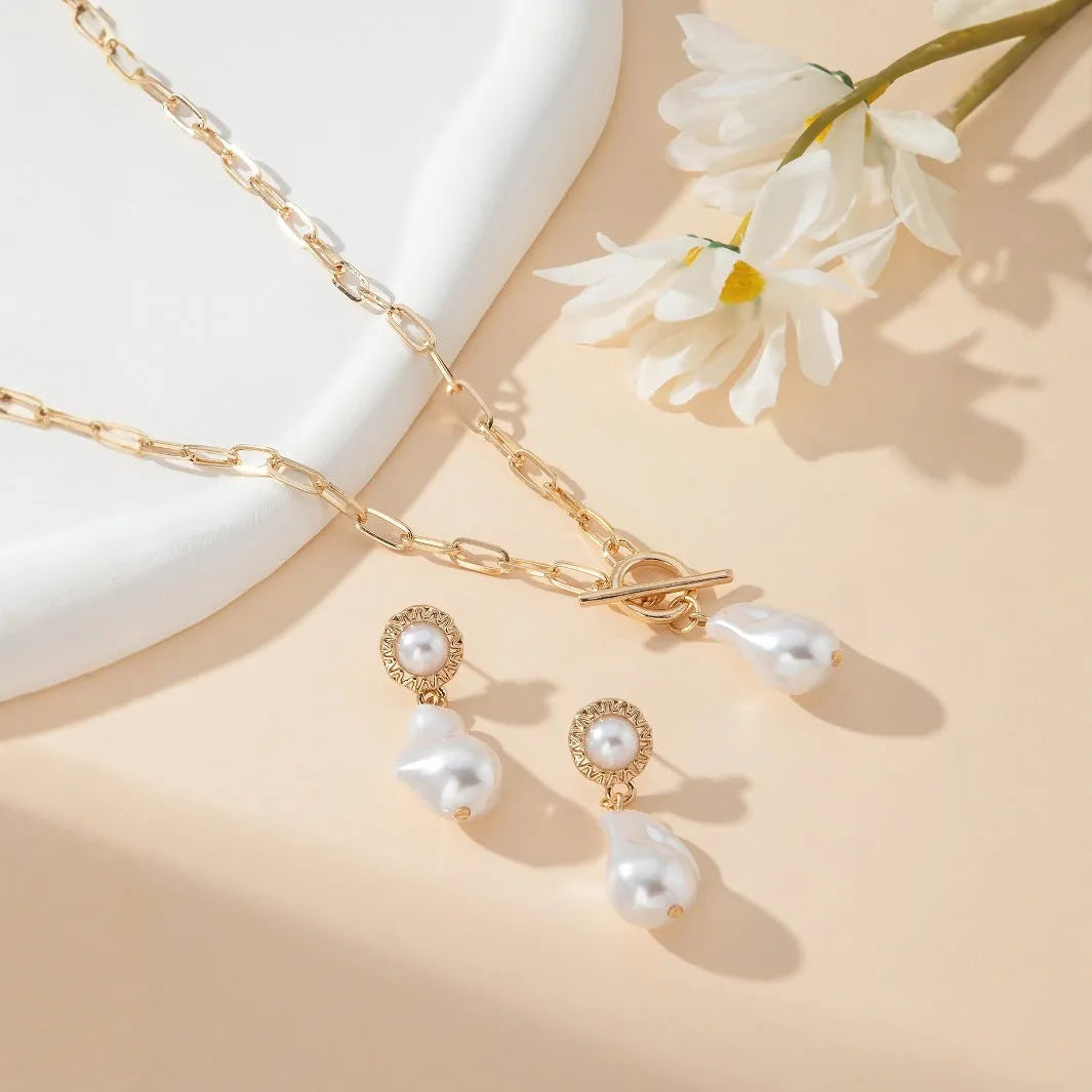 Gold tone retro baroque pearl necklace and matching ear stud set for women.