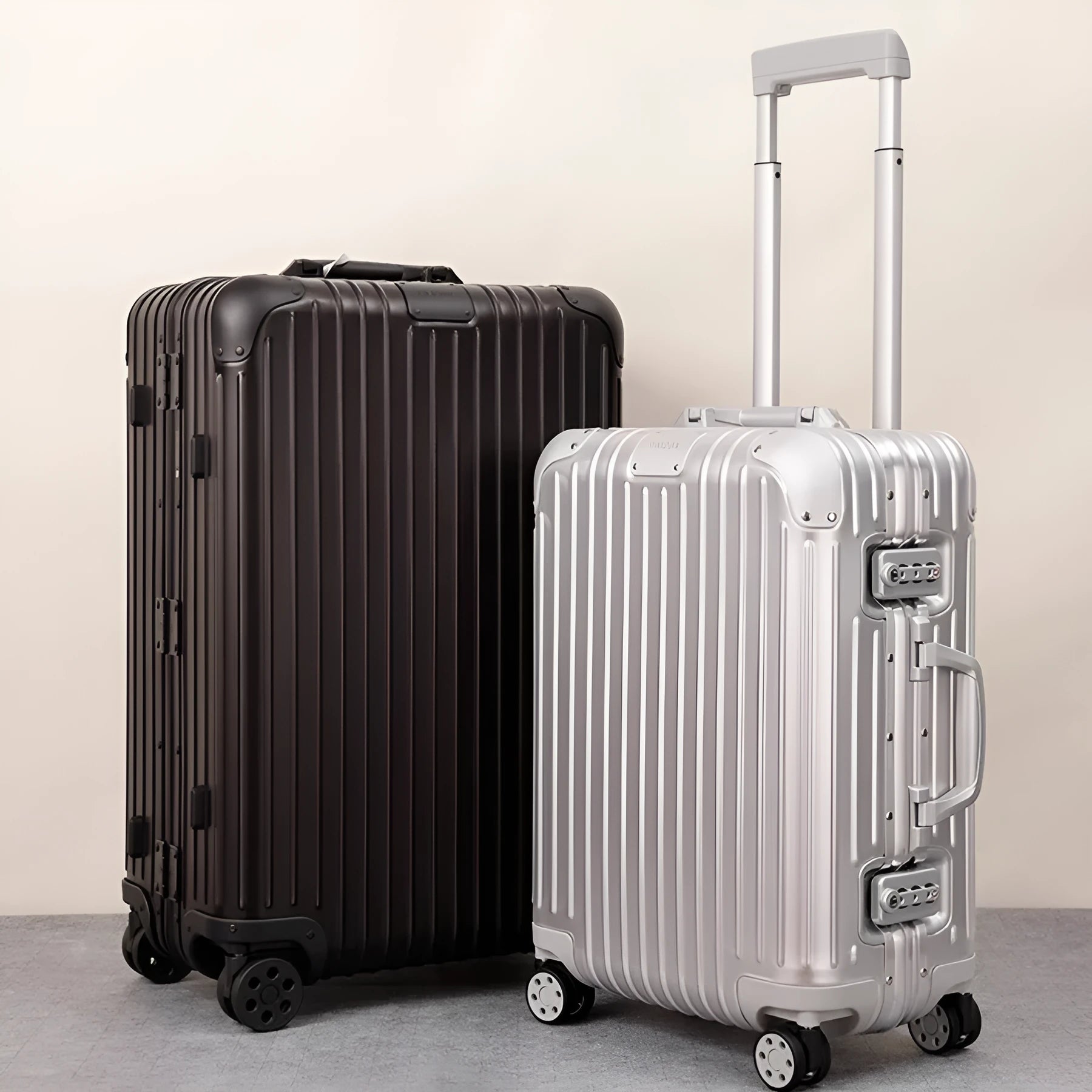 Alloy trolley case luggage in solid colour for business travel with metal construction and universal wheels
