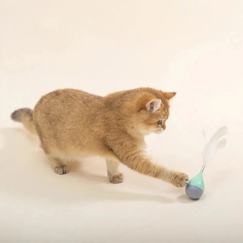 Green feather tumbler cat toy with aluminium alloy construction and goose feather attachment