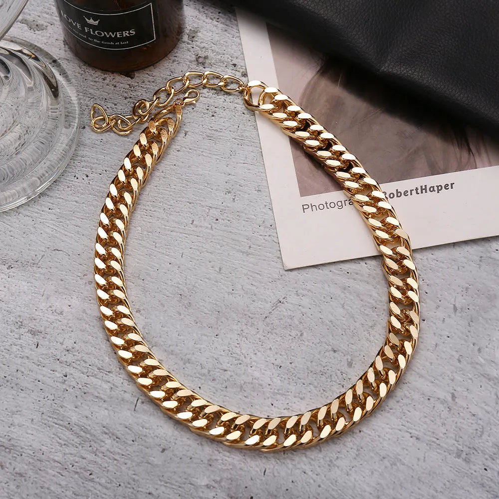 Women's gold colour thick chain necklace with 32cm length and simple solid colour design