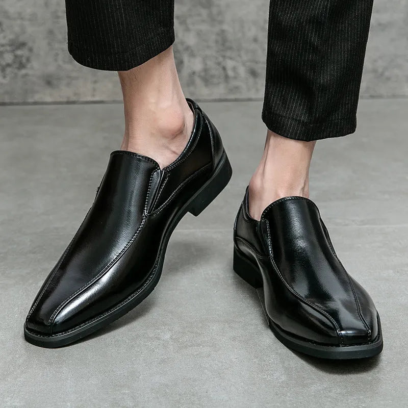 Men's black pointed toe patent leather casual shoes with flat rubber sole