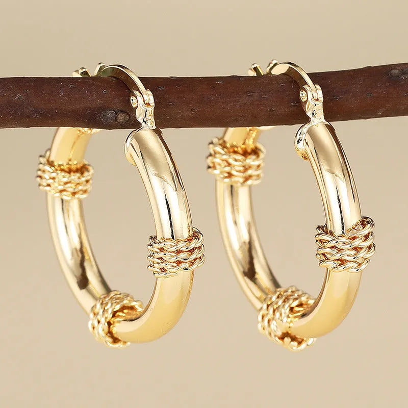 Geometric women's copper earrings with ring and line elements in golden colour