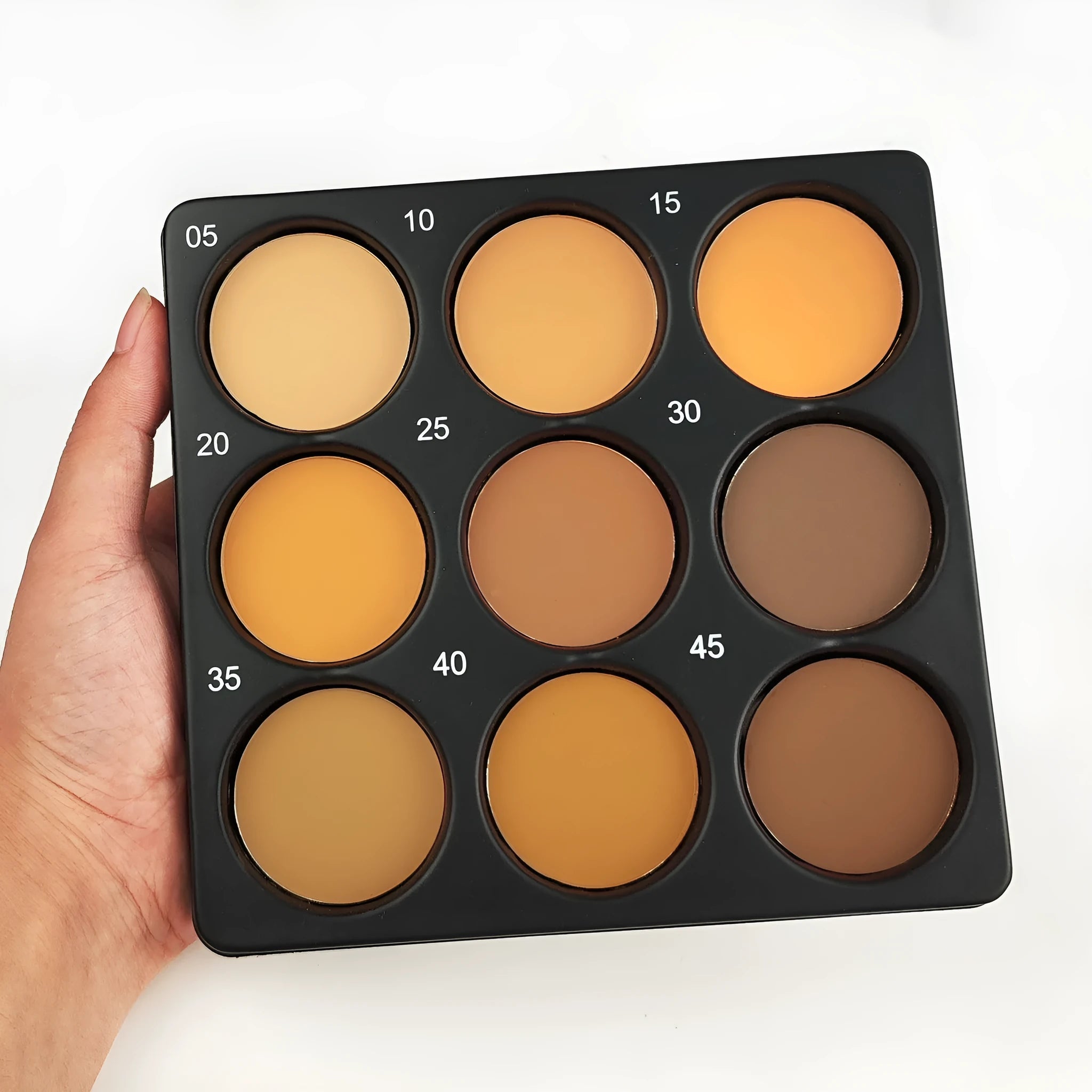 Dark matte makeup palette with 9 waterproof colours in repair disk format
