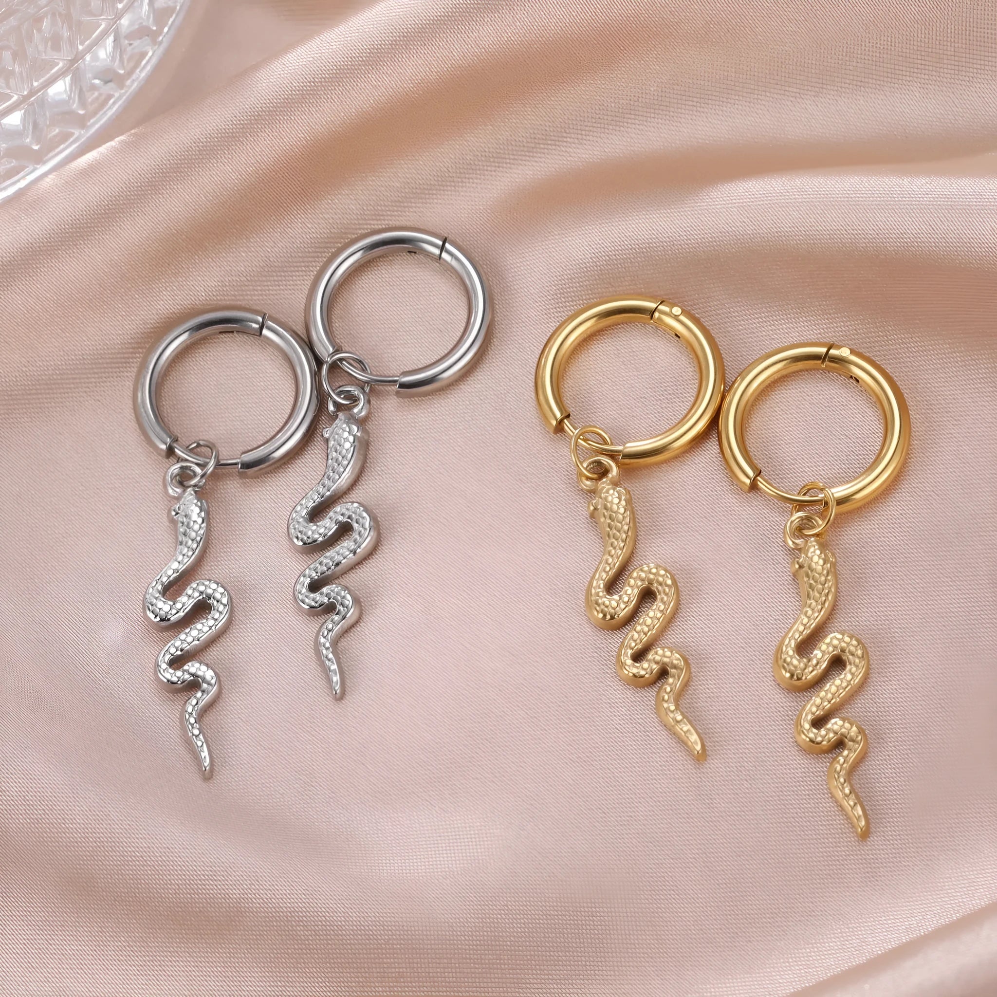 Snake-shaped vintage clip earrings in gold and steel colours