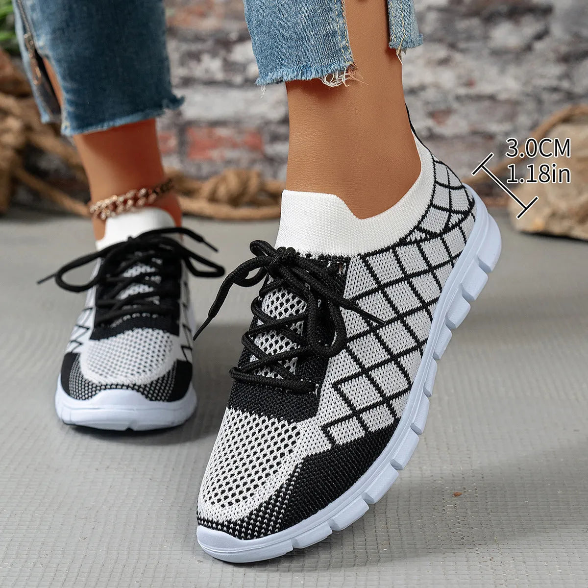 Colourblock plaid flyknit sneakers with mesh upper, lace-up closure, round toe, flat heel, women's casual walking shoes