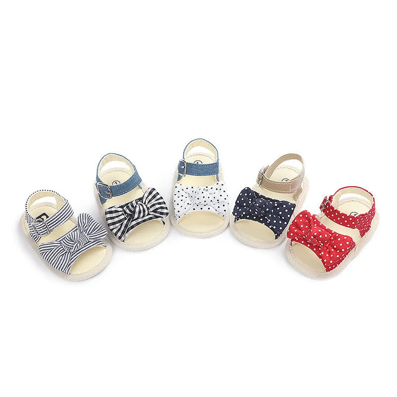 Baby toddler shoes with Velcro fastening, breathable wear-resistant upper, white or black, 11cm 12cm 13cm sizes