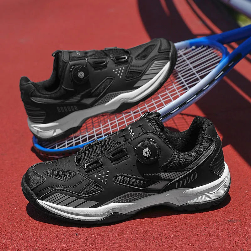 Casual unisex sneaker in microfiber and fabric with round toe and flat heel.