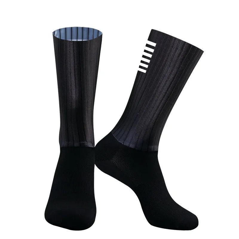 Breathable chemical fibre blend cycling socks in six colours for outdoor sports.