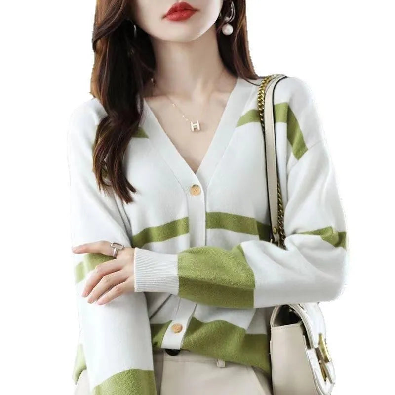 Women's V-neck cardigan with 3D striped pattern in slim fit free size