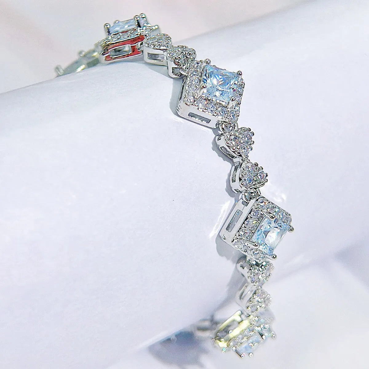 All-match diamond zircon bracelet for women in silver with geometric love/heart motif