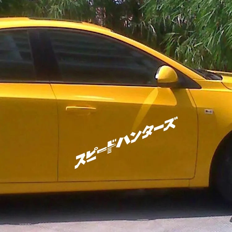 35x35cm square reflective Japanese-style car sticker on vehicle door in black or white.