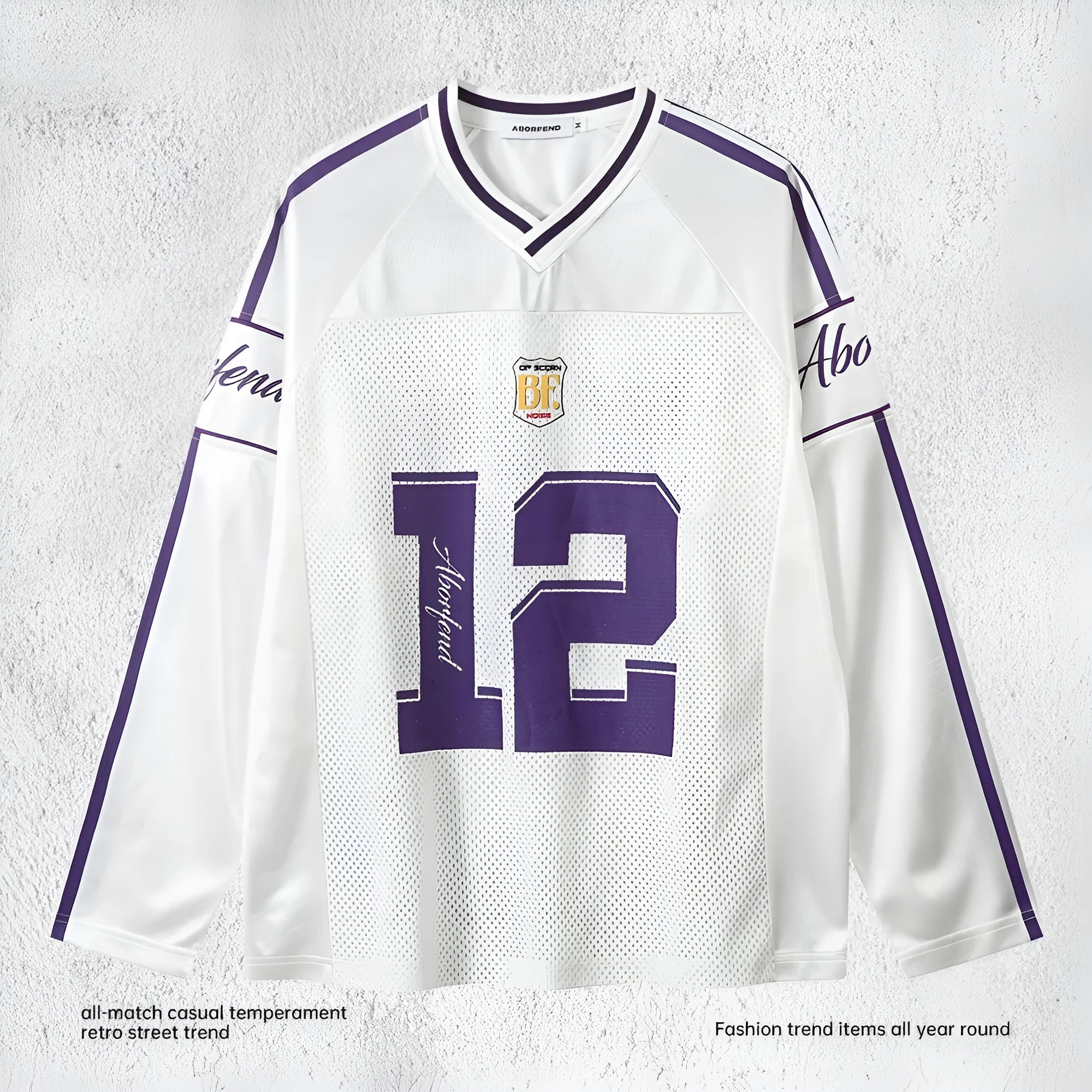 Digital printed long-sleeved V-neck t-shirt in polyester jersey fabric, loose fit with contrast colour detailing