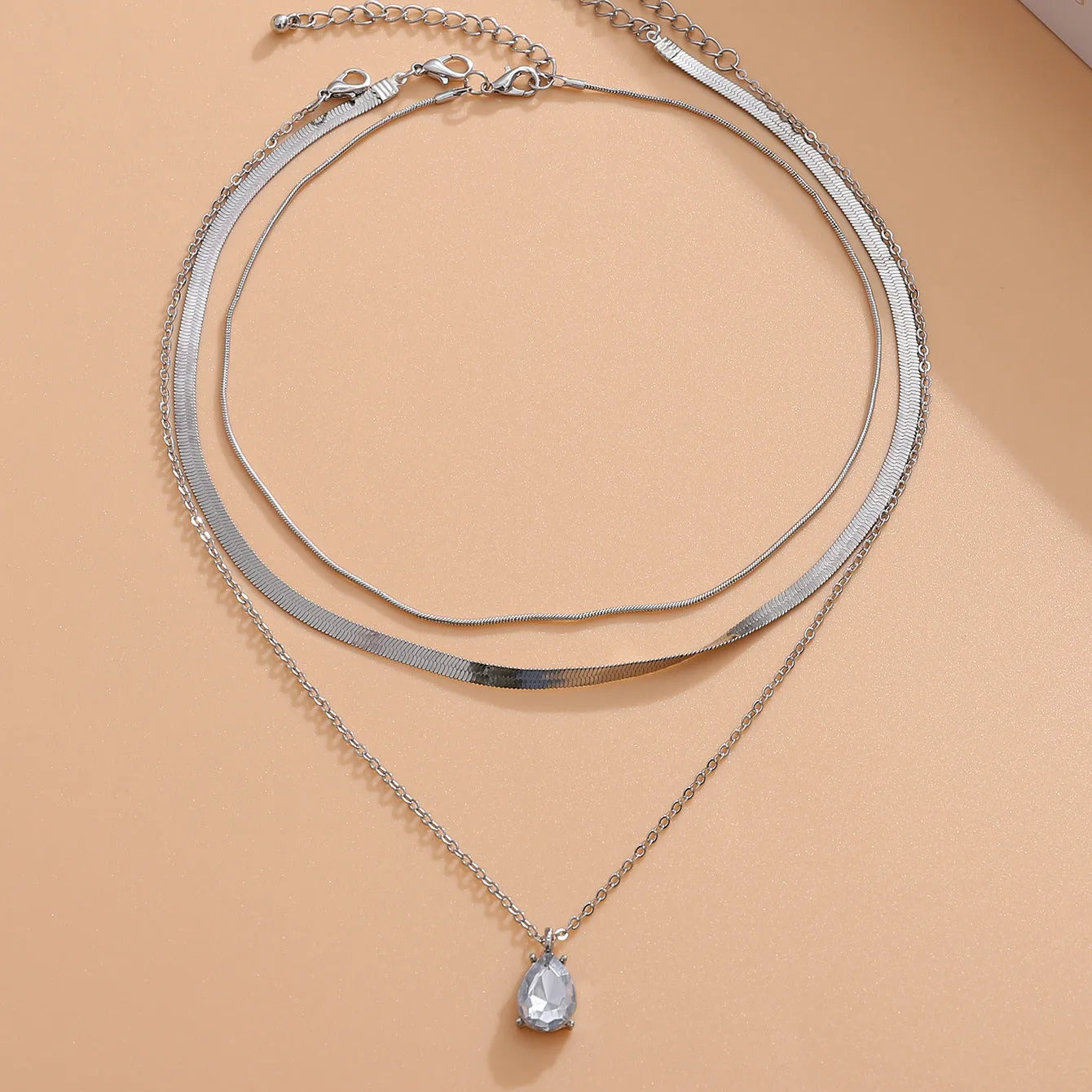 Sweet Cool Simple Metal Niche Water Drop Necklace in gold finish on display