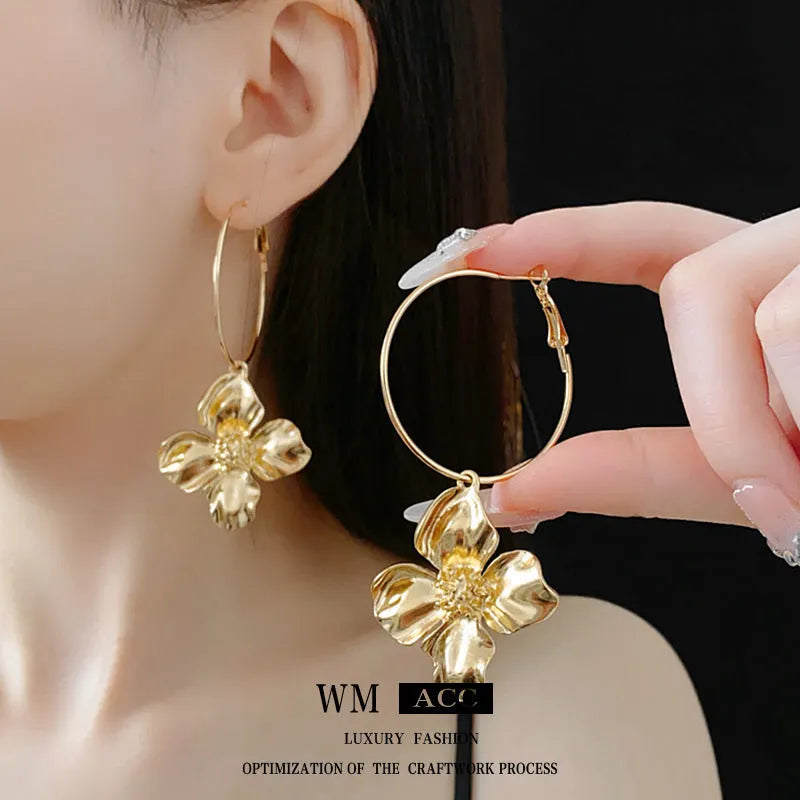 Silver Needle Metal Flower Earrings with geometric vintage design in gold or silver electroplated finish