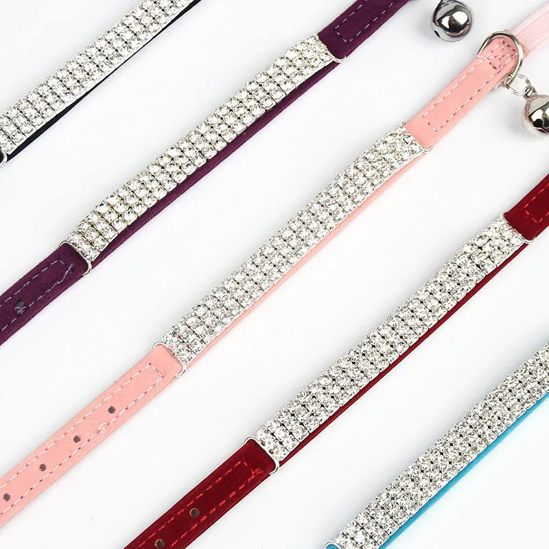 Suede velvet cat collar with rhinestone decoration in adjustable 20-30 cm size