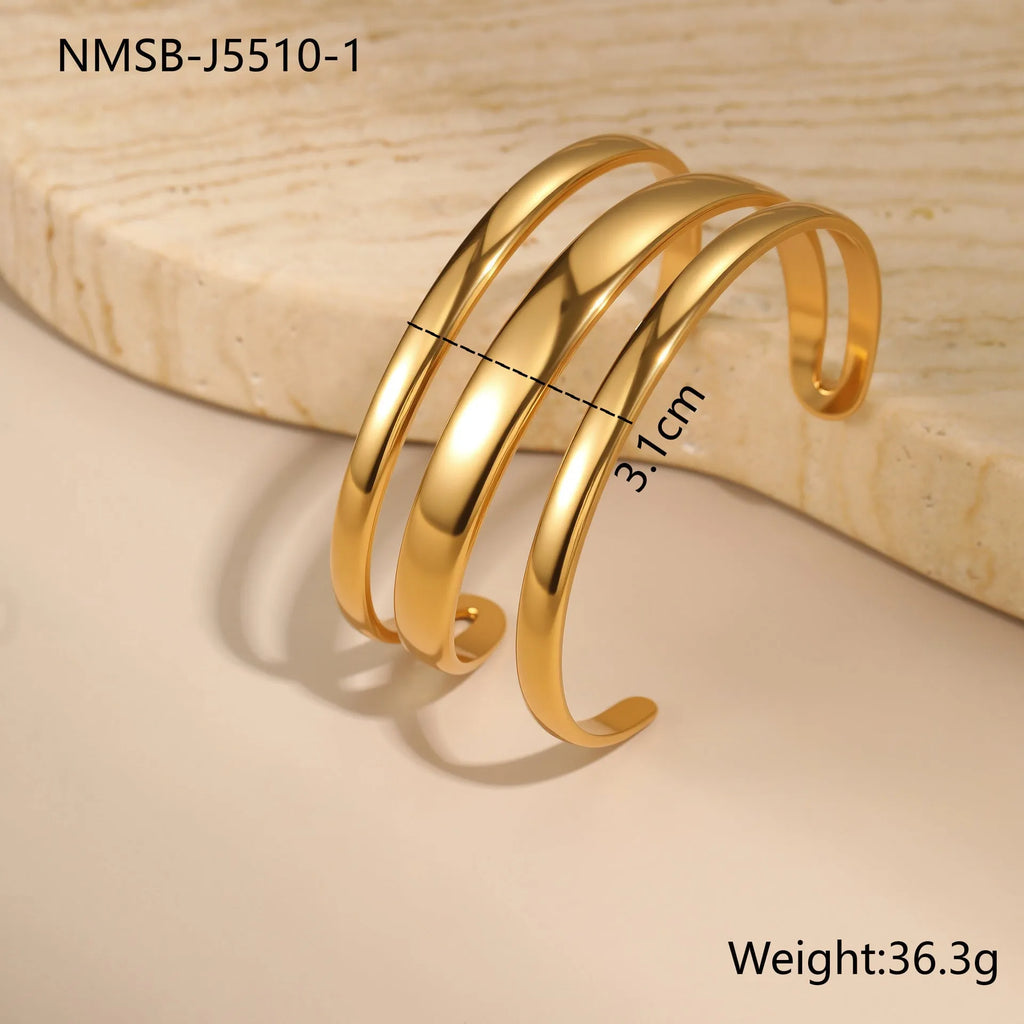 Stainless steel women's bracelet with a simple opening clasp in gold or steel colour.
