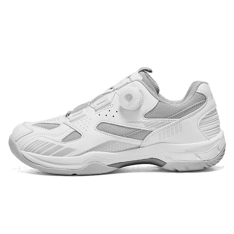 Casual unisex sneaker in microfiber and fabric with round toe and flat heel.