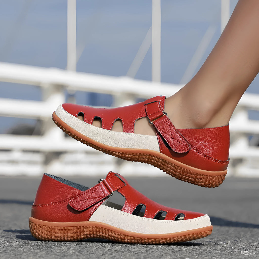 Women's plus size flat heel sandals with hollow breathable design and toe cap