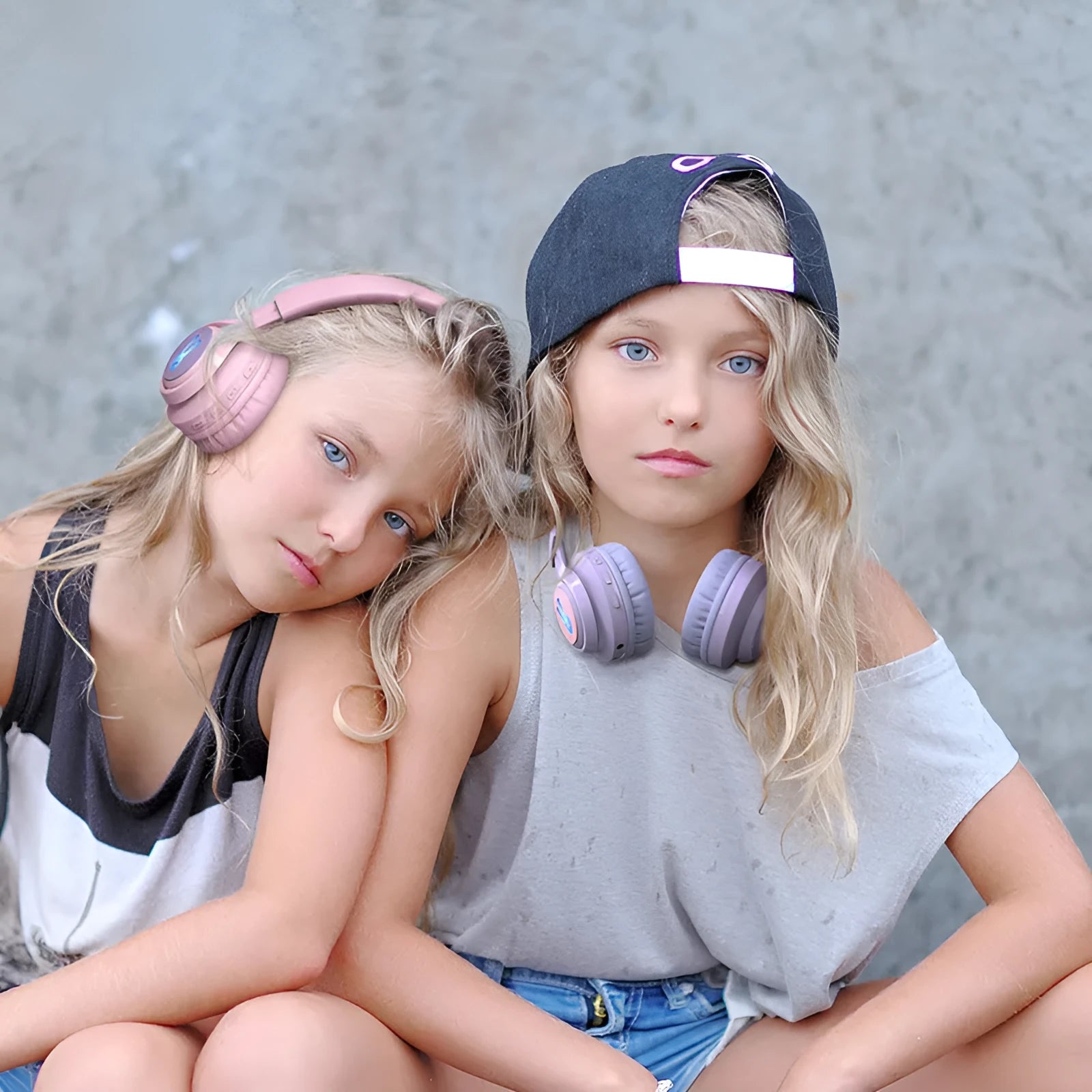 Children's wireless headphones with RGB lights and bunny design in pink and purple colours