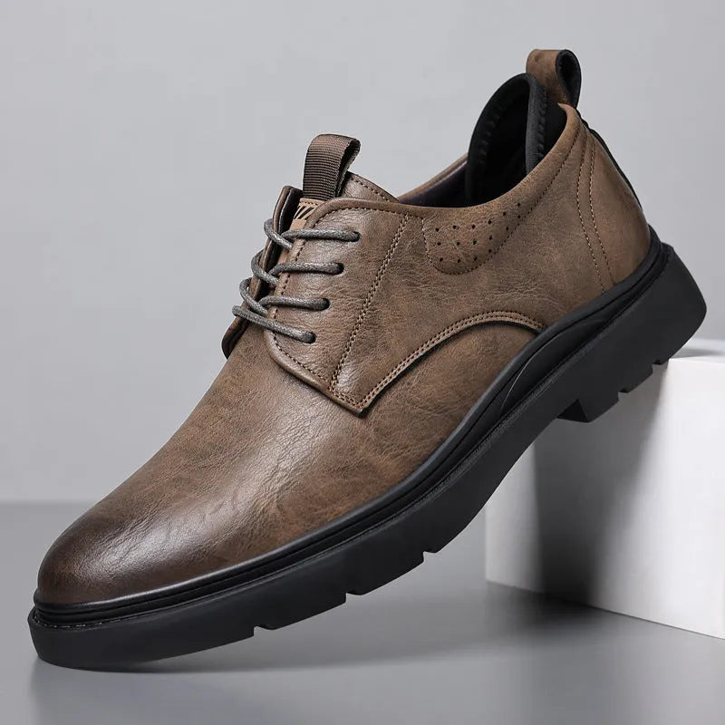 Men's black leather casual shoes with decorative sewing lines and rubber sole