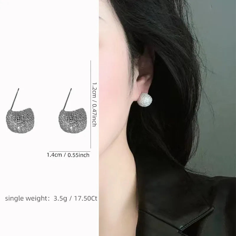 Geometric drop-shaped golden beans and diamond ear clips in gold and white colour options