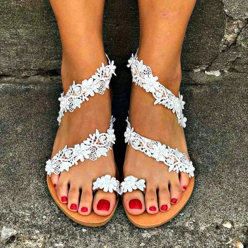 White plus size women's flat sandals with rhinestone and floral decoration on patent PU