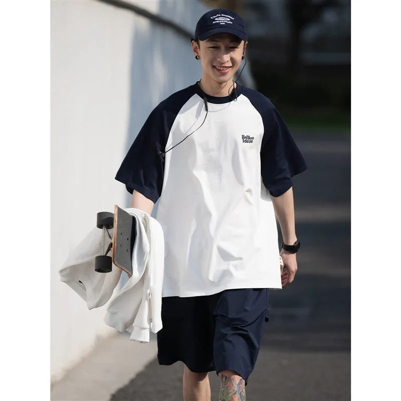 Man wearing a loose-fit grey raglan sleeve T-shirt, Japanese casual style.